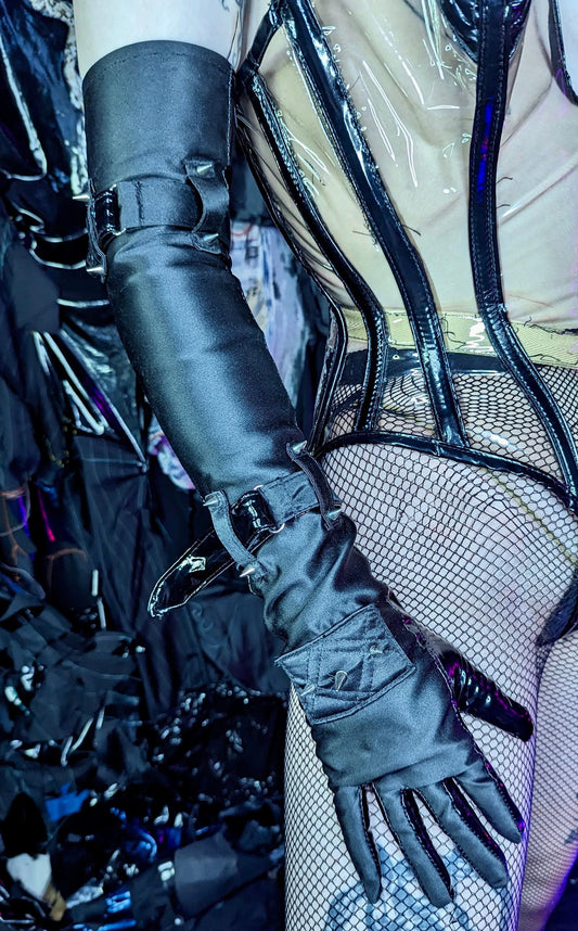 Dominating Gloves